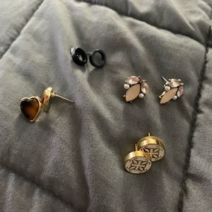 Stud earrings set